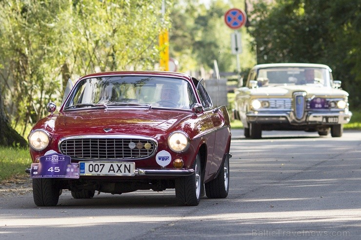 Vairākās Rīgas vietās bija aplūkojami aptuveni 100 senie spēkrati, kuri piedalījās starptautiskajā seno spēkratu salidojumā Riga Retro 2013 Vairākās Rīgas vietās bija aplūkojami aptuveni 100 senie spēkrati, kuri piedalījās starptautiskajā seno spēkratu salidojumā Riga Retro 2013 103739