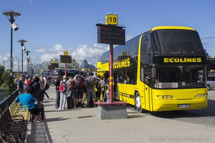 Ar Ecolines autobusiem ik dienas pasažieriem iespējams komfortabli ceļot starp 18 valstīm un gandrīz 200 pilsētām - www.ecolines.lv Ar Ecolines autobusiem ik dienas pasažieriem iespējams komfortabli ceļot starp 18 valstīm un gandrīz 200 pilsētām - www.ecolines.lv 104109