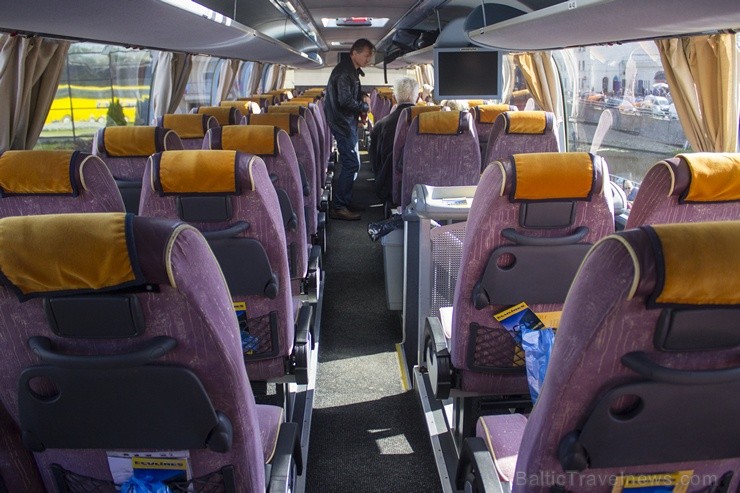 Ar Ecolines autobusiem ik dienas pasažieriem iespējams komfortabli ceļot starp 18 valstīm un gandrīz 200 pilsētām - www.ecolines.lv Ar Ecolines autobusiem ik dienas pasažieriem iespējams komfortabli ceļot starp 18 valstīm un gandrīz 200 pilsētām - www.ecolines.lv 104113