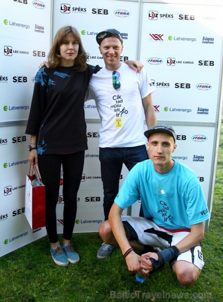 Starts slēpņošanas braucienam tika dots pie tirdzniecības parka Alfa un tas noslēdzās riteņbraucējiem tik tuvajā Viesturdārzā pie pirmo riteņbraukšana Starts slēpņošanas braucienam tika dots pie tirdzniecības parka Alfa un tas noslēdzās riteņbraucējiem tik tuvajā Viesturdārzā pie pirmo riteņbraukšana 104124