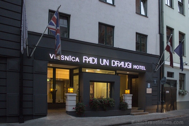 Vecrīgā, blakus četrzvaigzņu viesnīcai Radi un Draugi (Mārstaļu ielā 1), ir atvēries Heinriha Erharda restorāns HEs - www.hegroup.lv Vecrīgā, blakus četrzvaigzņu viesnīcai Radi un Draugi (Mārstaļu ielā 1), ir atvēries Heinriha Erharda restorāns HEs - www.hegroup.lv 104474