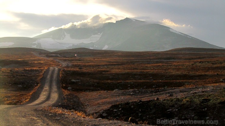 Dovres kalnos atrodas ārpus Jotunheimenas parka augstākā virsotne Norvēģijā - Snohetas kalna Stortoppen virsotne (2286 m v.j.l.). Dovres kalnos atrodas ārpus Jotunheimenas parka augstākā virsotne Norvēģijā - Snohetas kalna Stortoppen virsotne (2286 m v.j.l.). 105491