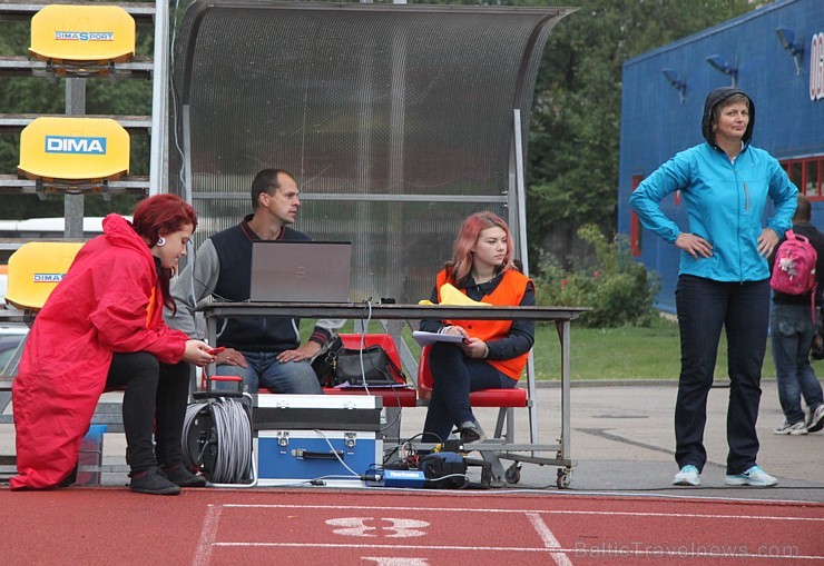 Ogres novada jaunie vieglatlēti sacenšas par sportiskāko skolu. Foto sponsors: www.latvijascentrs.lv Ogres novada jaunie vieglatlēti sacenšas par sportiskāko skolu. Foto sponsors: www.latvijascentrs.lv 106061