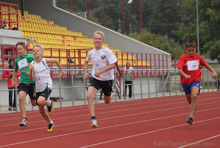 Ogres NSC atklātās sacensības vieglatlētikā «Iesildamies rudenim» D grupai, kurās 20.09.2013 ņēma dalību vairāku Latvijas novadu jaunie sportisti Ogres NSC atklātās sacensības vieglatlētikā «Iesildamies rudenim» D grupai, kurās 20.09.2013 ņēma dalību vairāku Latvijas novadu jaunie sportisti 106211