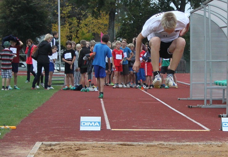 Ogres NSC atklātās sacensības vieglatlētikā «Iesildamies rudenim» D grupai, kurās 20.09.2013 ņēma dalību vairāku Latvijas novadu jaunie sportisti Ogres NSC atklātās sacensības vieglatlētikā «Iesildamies rudenim» D grupai, kurās 20.09.2013 ņēma dalību vairāku Latvijas novadu jaunie sportisti 106221
