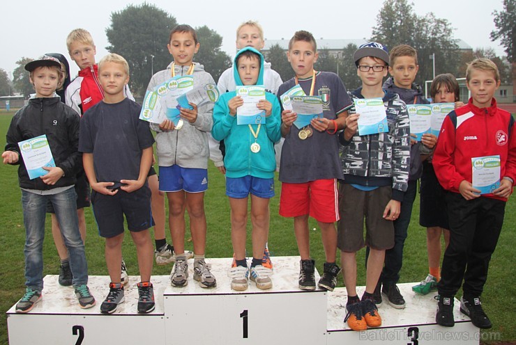 Ogres NSC atklātās sacensības vieglatlētikā «Iesildamies rudenim» D grupai, kurās 20.09.2013 ņēma dalību vairāku Latvijas novadu jaunie sportisti Ogres NSC atklātās sacensības vieglatlētikā «Iesildamies rudenim» D grupai, kurās 20.09.2013 ņēma dalību vairāku Latvijas novadu jaunie sportisti 106239