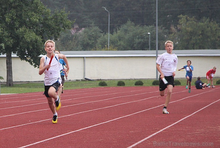 Ogres NSC atklātās sacensības vieglatlētikā «Iesildamies rudenim» D grupai, kurās 20.09.2013 ņēma dalību vairāku Latvijas novadu jaunie sportisti Ogres NSC atklātās sacensības vieglatlētikā «Iesildamies rudenim» D grupai, kurās 20.09.2013 ņēma dalību vairāku Latvijas novadu jaunie sportisti 106240