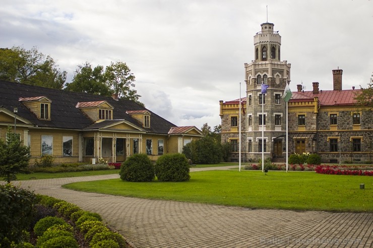 Siguldas Jaunā pils būvēta kā muižas īpašnieku Kropotkinu dzīvojamā māja laikā no 1878. līdz 1881. gadam kādas senākas mūra ēkas vietā Siguldas Jaunā pils būvēta kā muižas īpašnieku Kropotkinu dzīvojamā māja laikā no 1878. līdz 1881. gadam kādas senākas mūra ēkas vietā 106432