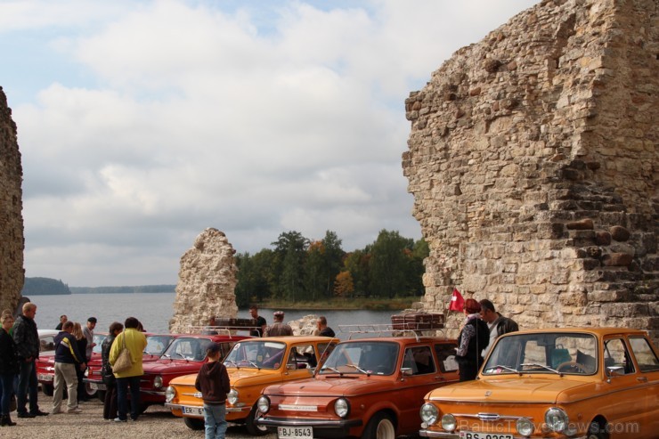 Kokneses pilsdrupās un Likteņdārzā 21.09., pateicoties Kokneses Jauniešu biedrības iniciatīvai, bija iespēja apskatīt retro automobiļus ZAZ. Parādi ar Kokneses pilsdrupās un Likteņdārzā 21.09., pateicoties Kokneses Jauniešu biedrības iniciatīvai, bija iespēja apskatīt retro automobiļus ZAZ. Parādi ar 106533