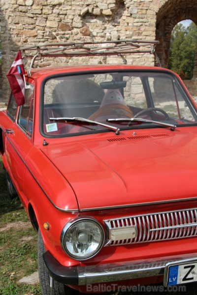 Kokneses pilsdrupās un Likteņdārzā 21.09., pateicoties Kokneses Jauniešu biedrības iniciatīvai, bija iespēja apskatīt retro automobiļus ZAZ. Parādi ar Kokneses pilsdrupās un Likteņdārzā 21.09., pateicoties Kokneses Jauniešu biedrības iniciatīvai, bija iespēja apskatīt retro automobiļus ZAZ. Parādi ar 106534