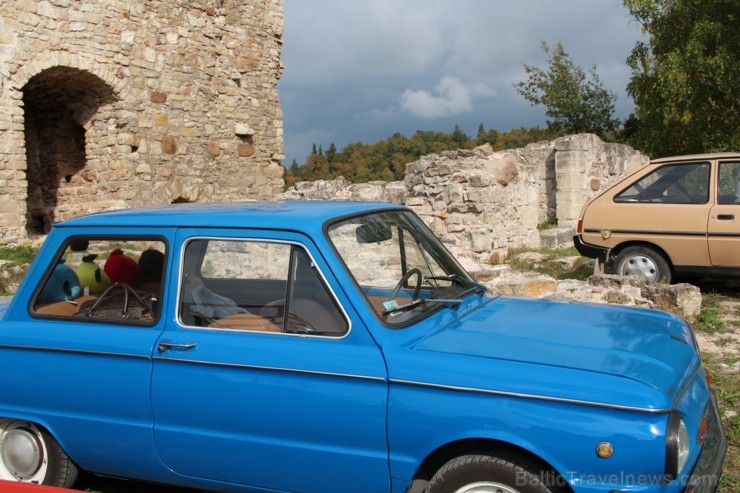 Kokneses pilsdrupās un Likteņdārzā 21.09., pateicoties Kokneses Jauniešu biedrības iniciatīvai, bija iespēja apskatīt retro automobiļus ZAZ. Parādi ar Kokneses pilsdrupās un Likteņdārzā 21.09., pateicoties Kokneses Jauniešu biedrības iniciatīvai, bija iespēja apskatīt retro automobiļus ZAZ. Parādi ar 106535