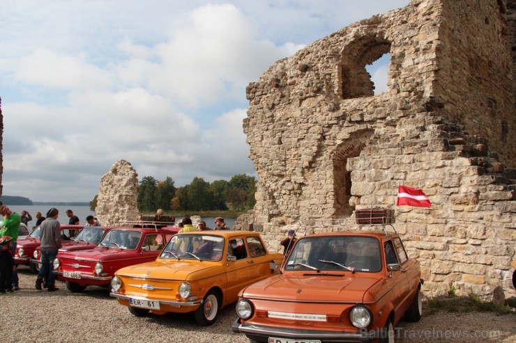 Kokneses pilsdrupās un Likteņdārzā 21.09., pateicoties Kokneses Jauniešu biedrības iniciatīvai, bija iespēja apskatīt retro automobiļus ZAZ. Parādi ar Kokneses pilsdrupās un Likteņdārzā 21.09., pateicoties Kokneses Jauniešu biedrības iniciatīvai, bija iespēja apskatīt retro automobiļus ZAZ. Parādi ar 106536