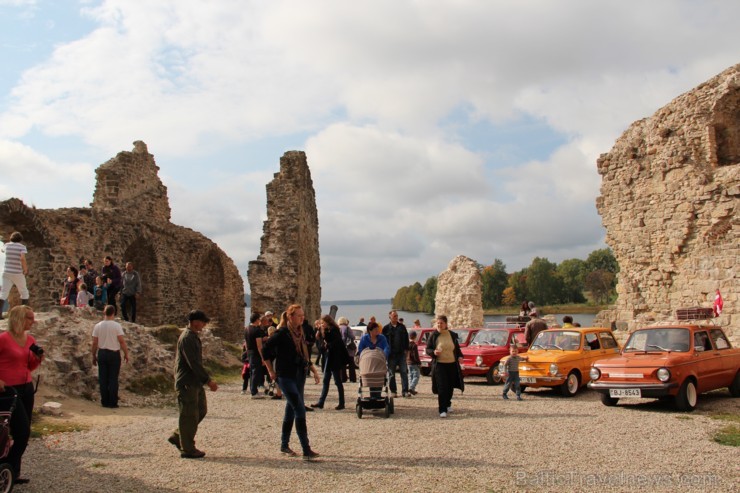 Kokneses pilsdrupās un Likteņdārzā 21.09., pateicoties Kokneses Jauniešu biedrības iniciatīvai, bija iespēja apskatīt retro automobiļus ZAZ. Parādi ar Kokneses pilsdrupās un Likteņdārzā 21.09., pateicoties Kokneses Jauniešu biedrības iniciatīvai, bija iespēja apskatīt retro automobiļus ZAZ. Parādi ar 106540