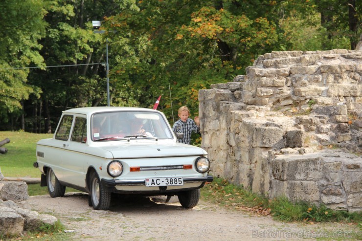 Kokneses pilsdrupās un Likteņdārzā 21.09., pateicoties Kokneses Jauniešu biedrības iniciatīvai, bija iespēja apskatīt retro automobiļus ZAZ. Parādi ar Kokneses pilsdrupās un Likteņdārzā 21.09., pateicoties Kokneses Jauniešu biedrības iniciatīvai, bija iespēja apskatīt retro automobiļus ZAZ. Parādi ar 106541