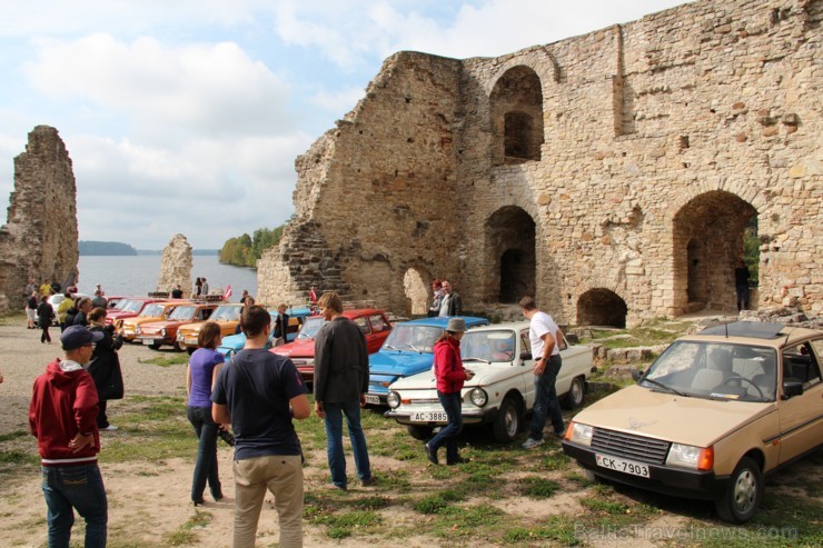 Kokneses pilsdrupās un Likteņdārzā 21.09., pateicoties Kokneses Jauniešu biedrības iniciatīvai, bija iespēja apskatīt retro automobiļus ZAZ. Parādi ar Kokneses pilsdrupās un Likteņdārzā 21.09., pateicoties Kokneses Jauniešu biedrības iniciatīvai, bija iespēja apskatīt retro automobiļus ZAZ. Parādi ar 106543
