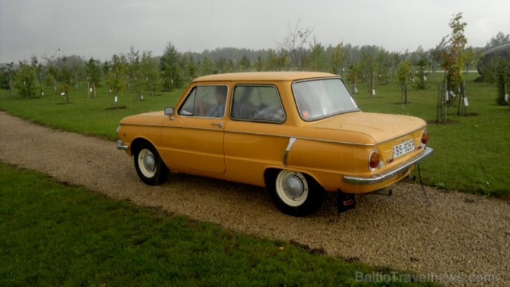 Kokneses pilsdrupās un Likteņdārzā 21.09., pateicoties Kokneses Jauniešu biedrības iniciatīvai, bija iespēja apskatīt retro automobiļus ZAZ. Parādi ar Kokneses pilsdrupās un Likteņdārzā 21.09., pateicoties Kokneses Jauniešu biedrības iniciatīvai, bija iespēja apskatīt retro automobiļus ZAZ. Parādi ar 106546