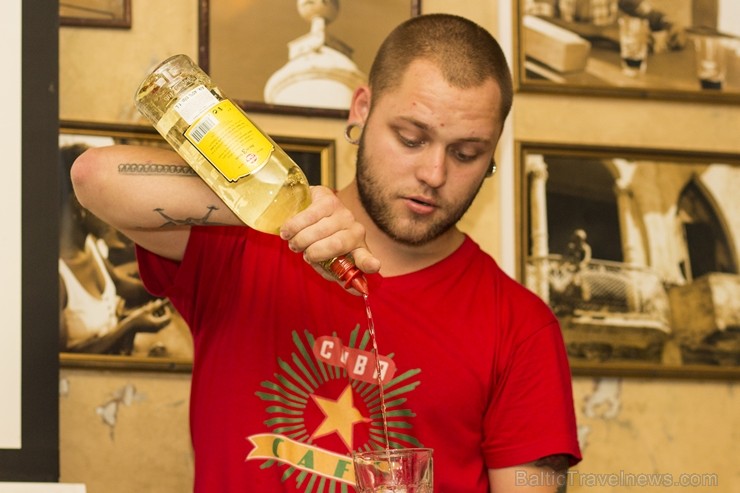 Cuba Cafe ir autentisks kokteiļbārs Vecrīgas sirdī ar vieglu, radošu gaisotni, eksotisku mūziku, izciliem kokteiļiem un draudzīgu personālu Cuba Cafe ir autentisks kokteiļbārs Vecrīgas sirdī ar vieglu, radošu gaisotni, eksotisku mūziku, izciliem kokteiļiem un draudzīgu personālu 106636