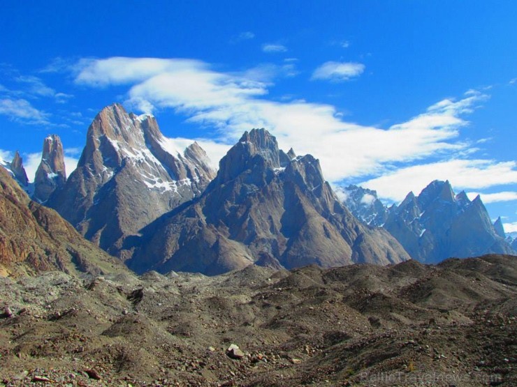 ...bet Baltoro šķērsošanas brīdī vislabākie skati atklājas ar ikonisko Trango Towers kalnu sistēmu, kurai nav līdzīgu uz planētas. Tajā ietilpst vairā ...bet Baltoro šķērsošanas brīdī vislabākie skati atklājas ar ikonisko Trango Towers kalnu sistēmu, kurai nav līdzīgu uz planētas. Tajā ietilpst vairā 106686