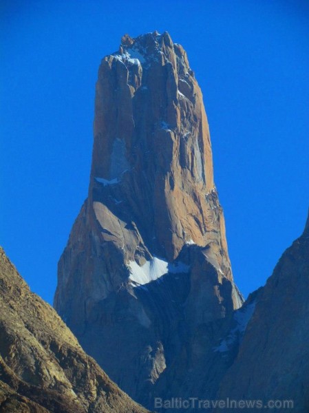 Savukārt Trango Towers troņu centrālais eksponāts ir gigantiska pīlāra formas kalns, ko sauc vienkārši par Trango Tower vai Nameless Tower. Šis tornis Savukārt Trango Towers troņu centrālais eksponāts ir gigantiska pīlāra formas kalns, ko sauc vienkārši par Trango Tower vai Nameless Tower. Šis tornis 106687