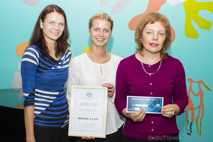 Elīna Šterna (Islande Hotel), Iveta Ločmele (Islande Hotel) un Līga Āboliņa (Travelnews.lv lasītāja), kas izlozē laimēja dāvanu karti 50,00 Ls vērtībā Elīna Šterna (Islande Hotel), Iveta Ločmele (Islande Hotel) un Līga Āboliņa (Travelnews.lv lasītāja), kas izlozē laimēja dāvanu karti 50,00 Ls vērtībā 106945