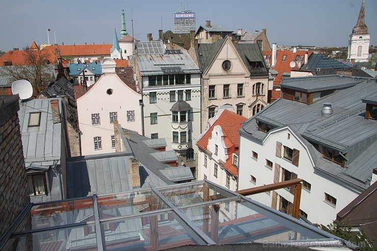 Vasaras jumta terase viesnīcā Gutenbergs dāvāja burvīgus Rīgas panorāmas skatus - www.gutenbergs.eu Vasaras jumta terase viesnīcā Gutenbergs dāvāja burvīgus Rīgas panorāmas skatus - www.gutenbergs.eu 106966
