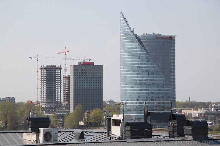 Vasaras jumta terase viesnīcā Gutenbergs dāvāja burvīgus Rīgas panorāmas skatus - www.gutenbergs.eu Vasaras jumta terase viesnīcā Gutenbergs dāvāja burvīgus Rīgas panorāmas skatus - www.gutenbergs.eu 106990