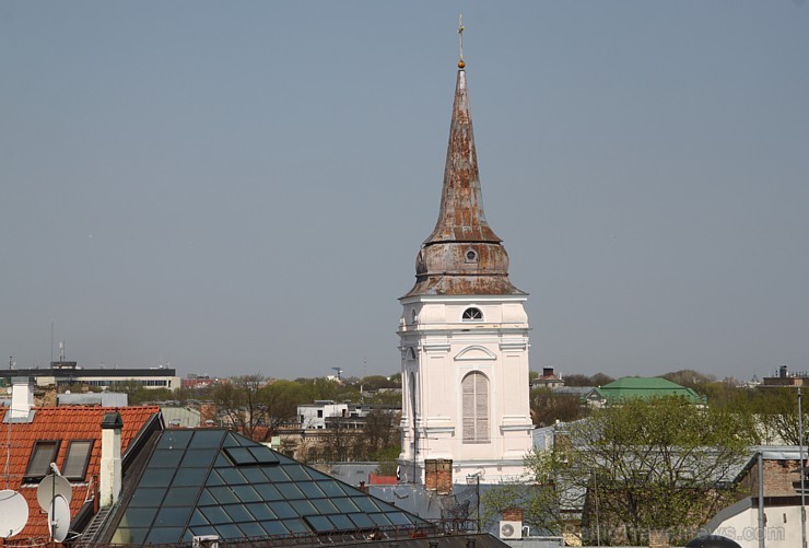 Vasaras jumta terase viesnīcā Gutenbergs dāvāja burvīgus Rīgas panorāmas skatus - www.gutenbergs.eu Vasaras jumta terase viesnīcā Gutenbergs dāvāja burvīgus Rīgas panorāmas skatus - www.gutenbergs.eu 106993