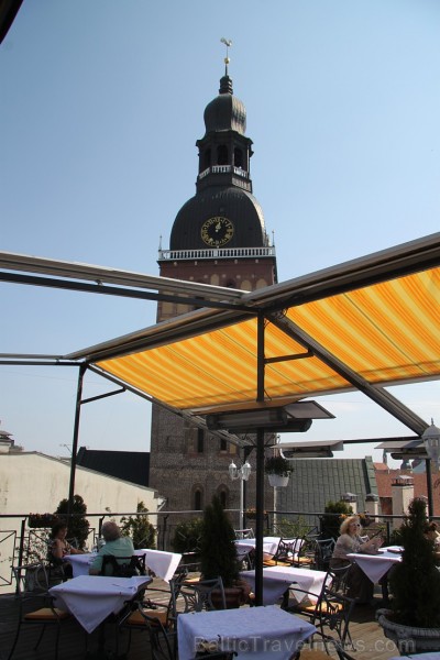Vasaras jumta terase viesnīcā Gutenbergs dāvāja burvīgus Rīgas panorāmas skatus - www.gutenbergs.eu Vasaras jumta terase viesnīcā Gutenbergs dāvāja burvīgus Rīgas panorāmas skatus - www.gutenbergs.eu 107001