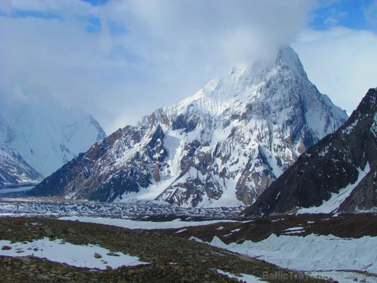 Baltoro ledājam uz brīdi tiek teiktas ardievas un tālāk ceļš līdz K2 pakājei ved par Godwin Austin ledus upi 107083