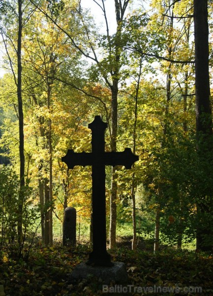 Sunākstes vecie kapi glabā daudzus dzīvesstāstus, tai skaitā Vārnavas muižas īpašnieka meitas un Vecā Stendera Sunākstes vecie kapi glabā daudzus dzīvesstāstus, tai skaitā Vārnavas muižas īpašnieka meitas un Vecā Stendera 107185