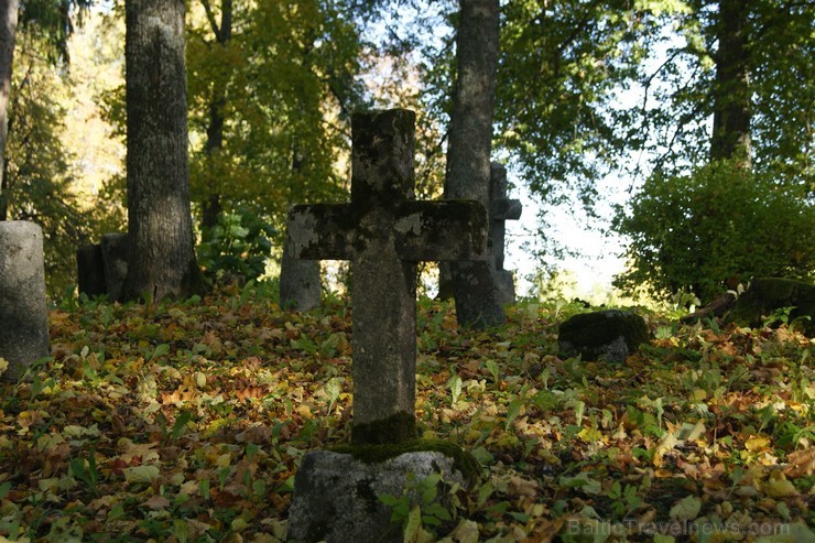 Sunākstes vecie kapi glabā daudzus dzīvesstāstus, tai skaitā Vārnavas muižas īpašnieka meitas un Vecā Stendera Sunākstes vecie kapi glabā daudzus dzīvesstāstus, tai skaitā Vārnavas muižas īpašnieka meitas un Vecā Stendera 107196
