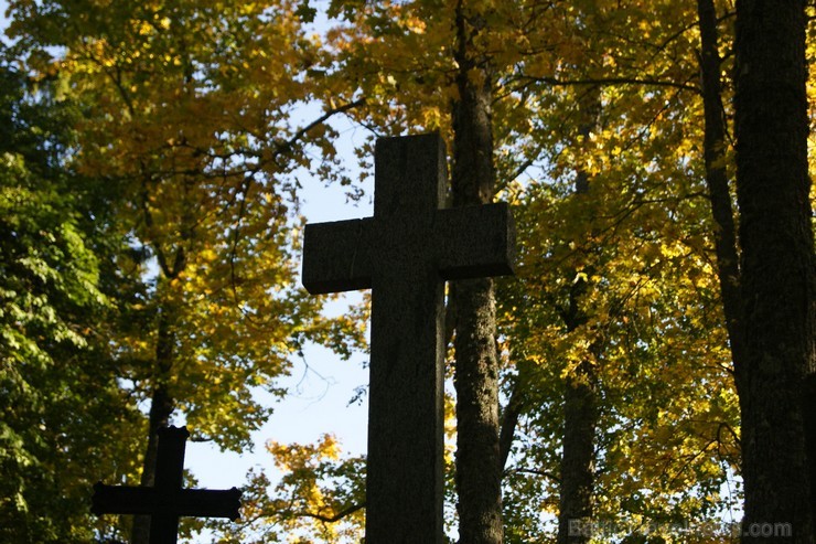 Sunākstes vecie kapi glabā daudzus dzīvesstāstus, tai skaitā Vārnavas muižas īpašnieka meitas un Vecā Stendera Sunākstes vecie kapi glabā daudzus dzīvesstāstus, tai skaitā Vārnavas muižas īpašnieka meitas un Vecā Stendera 107201