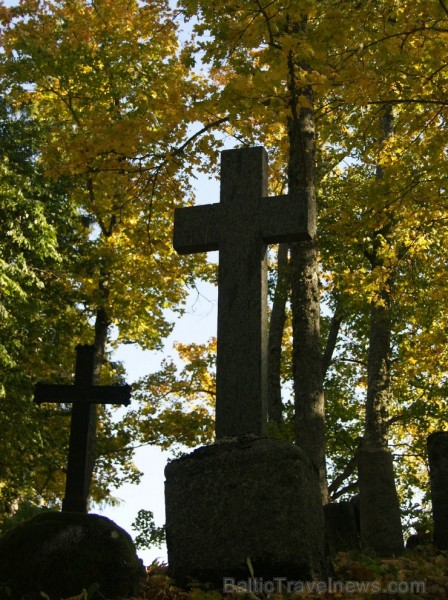 Sunākstes vecie kapi glabā daudzus dzīvesstāstus, tai skaitā Vārnavas muižas īpašnieka meitas un Vecā Stendera Sunākstes vecie kapi glabā daudzus dzīvesstāstus, tai skaitā Vārnavas muižas īpašnieka meitas un Vecā Stendera 107202