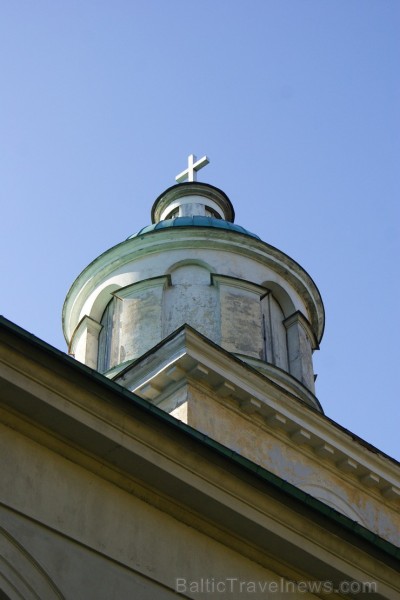 No 1766. - 1796. gadam te par mācītāju strādājis Vecais Stenders ( 1714. - 1796.). Pie baznīcas 1889. gadā atklāts piemiņas akmens Vecajam Stenderam. No 1766. - 1796. gadam te par mācītāju strādājis Vecais Stenders ( 1714. - 1796.). Pie baznīcas 1889. gadā atklāts piemiņas akmens Vecajam Stenderam. 107209