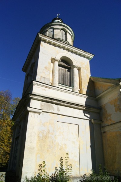 No 1766. - 1796. gadam te par mācītāju strādājis Vecais Stenders ( 1714. - 1796.). Pie baznīcas 1889. gadā atklāts piemiņas akmens Vecajam Stenderam. No 1766. - 1796. gadam te par mācītāju strādājis Vecais Stenders ( 1714. - 1796.). Pie baznīcas 1889. gadā atklāts piemiņas akmens Vecajam Stenderam. 107211
