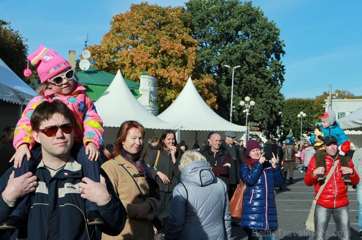 Jūrmalā sestdien, 05.10.2013, ar plašu kultūras pasākumu programmu Majoru stāvlaukumā un Horna dārzā – koncertiem uz divām skatuvēm un bagātīgu rudens Jūrmalā sestdien, 05.10.2013, ar plašu kultūras pasākumu programmu Majoru stāvlaukumā un Horna dārzā – koncertiem uz divām skatuvēm un bagātīgu rudens 107238