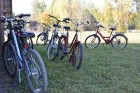 Gulbenes velo tūres laikā izmēģina jauno asfaltu un apskata vairākus tūrisma objektus