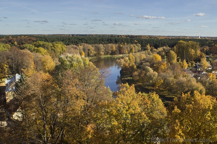 Svētā Sīmaņa baznīca ir lieliska platforma zelta rudens baudīšanai Valmierā 107655