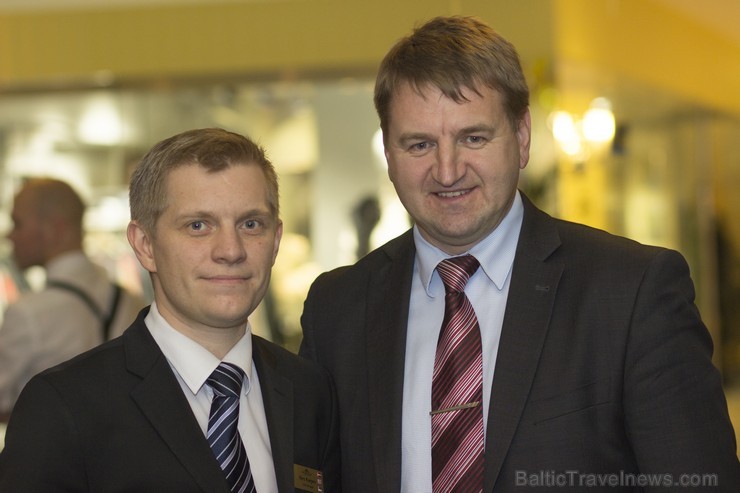 Viesnīcas «Baltic Beach Hotel» restorānu vadītājs Aleksejs Karpovs un «BalticTravelnews.com» direktors Aivars Mackevičs Viesnīcas «Baltic Beach Hotel» restorānu vadītājs Aleksejs Karpovs un «BalticTravelnews.com» direktors Aivars Mackevičs 107771