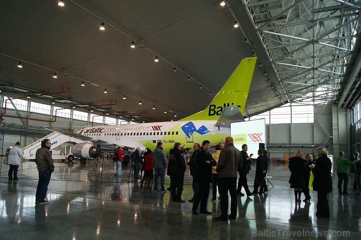 Latvijas nacionālā aviokompānija airBaltic 24.10.2013 svinīgi atklājusi savu īpašā dizaina Boeing 737 lidmašīnu, lai atzīmētu sadarbības uzsākšanu ar Latvijas nacionālā aviokompānija airBaltic 24.10.2013 svinīgi atklājusi savu īpašā dizaina Boeing 737 lidmašīnu, lai atzīmētu sadarbības uzsākšanu ar 108270