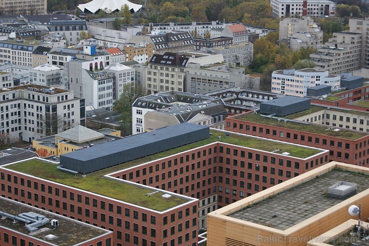 No Berlīnes Potsdamas laukuma paveras elpu aizraujošs skats uz pilsētu. Šeit patiešām var redzēt, ka Berlīne ir metropole - pilsētai malu nemaz nevar No Berlīnes Potsdamas laukuma paveras elpu aizraujošs skats uz pilsētu. Šeit patiešām var redzēt, ka Berlīne ir metropole - pilsētai malu nemaz nevar 108965