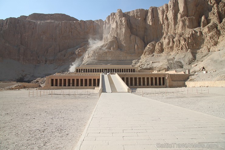Travelnews.lv apmeklē valdnieces Hatšepsutas templi Luksorā. Vairāk informācijas par ceļojumiem uz Ēģipti - www.GoAdventure.lv Travelnews.lv apmeklē valdnieces Hatšepsutas templi Luksorā. Vairāk informācijas par ceļojumiem uz Ēģipti - www.GoAdventure.lv 109689