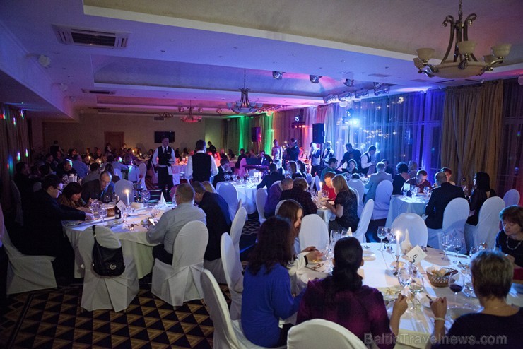 Baltic Beach Hotel Jūrmalā aicina piedalīties Brīnumainajās Ziemassvētku vakariņās 18. un 20. decembrī. Attēlā ieskats 16. novembra vakariņās. Vairāk Baltic Beach Hotel Jūrmalā aicina piedalīties Brīnumainajās Ziemassvētku vakariņās 18. un 20. decembrī. Attēlā ieskats 16. novembra vakariņās. Vairāk 109875