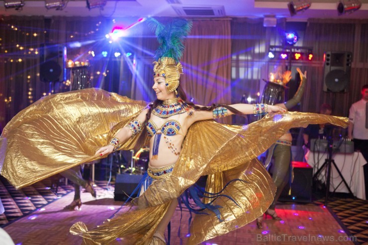Baltic Beach Hotel Jūrmalā aicina piedalīties Brīnumainajās Ziemassvētku vakariņās 18. un 20. decembrī. Attēlā ieskats 16. novembra vakariņās. Vairāk Baltic Beach Hotel Jūrmalā aicina piedalīties Brīnumainajās Ziemassvētku vakariņās 18. un 20. decembrī. Attēlā ieskats 16. novembra vakariņās. Vairāk 109889