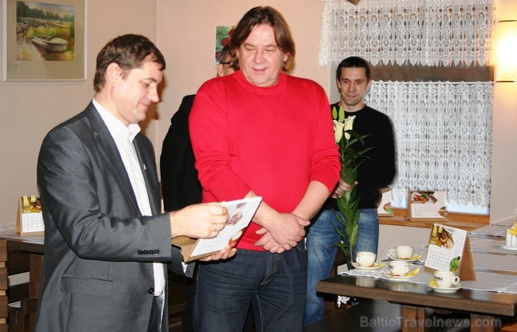 23.11.2013 Igates pils Dzirnavu krodziņā notika kalendāra atvēršanas svētki, kurā piedalījās liela daļa uzņēmēju, kalendāra tapšanā iesaistītie un sad 23.11.2013 Igates pils Dzirnavu krodziņā notika kalendāra atvēršanas svētki, kurā piedalījās liela daļa uzņēmēju, kalendāra tapšanā iesaistītie un sad 110135