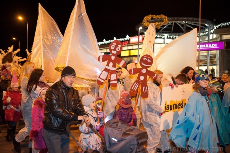 Ar lielās Ziemassvētku egles iemirdzēšanos Liepājā sācies Ziemas festivāls, kas sevī kā lielā rūķa maisā saslēpis daudzus jo daudzus pasākumus, jautru Ar lielās Ziemassvētku egles iemirdzēšanos Liepājā sācies Ziemas festivāls, kas sevī kā lielā rūķa maisā saslēpis daudzus jo daudzus pasākumus, jautru 110391