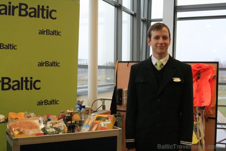 Oļegs, airBaltic stjuarts: Oļegs, airBaltic stjuarts: