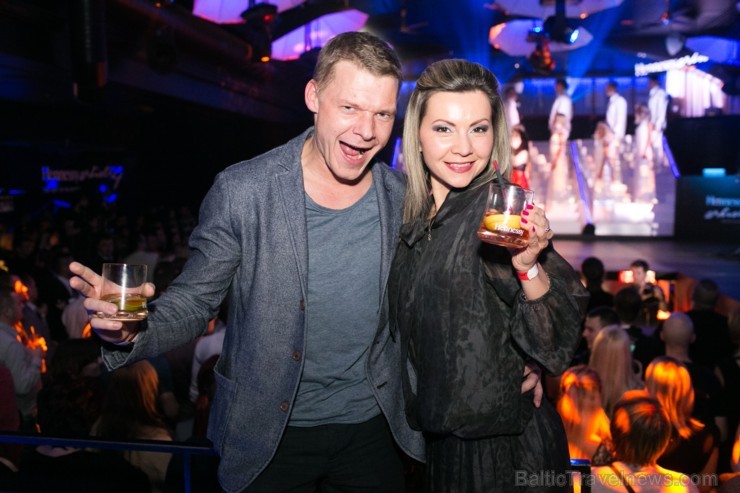 Klubā Coyote fly izskanējis ekskluzīvais koncertšovs Hennessy Artistry, kurā sev neierastā ampluā uzstājās dziedātāja Ieva Sutugova, mūsdienu deju un Klubā Coyote fly izskanējis ekskluzīvais koncertšovs Hennessy Artistry, kurā sev neierastā ampluā uzstājās dziedātāja Ieva Sutugova, mūsdienu deju un 111206