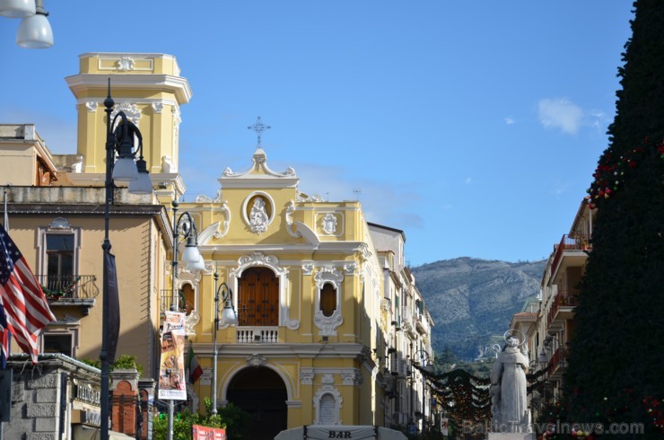 Remiro Travel grandioza Vidusjūras kruīza laikā apskata svētku noskaņās rotāto Sorento Itālijā - www.remirotravel.lv 111594