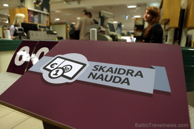 Norēķini ar bezskaidru naudu latu un eiro vienlaicīgās apgrozības periodā notiks divas reizes ātrāk - 12 minūšu laikā, maksājot skaidrā naudā, var nor Norēķini ar bezskaidru naudu latu un eiro vienlaicīgās apgrozības periodā notiks divas reizes ātrāk - 12 minūšu laikā, maksājot skaidrā naudā, var nor 111899